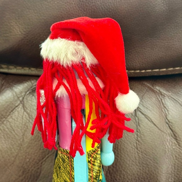 Sally in Santa Hat with Gift Wooden Nutcracker - A Nightmare Before Christmas - Picture 8 of 13